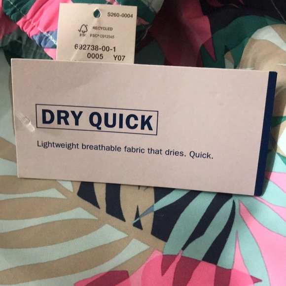 Old Navy Women’s Size XXL/Size 18 Dry Quick Colorful Shorts - Picture 6 of 7